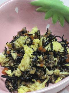 はまる☆ひじきの煮物に炒り卵♪-レシピのメイン写真