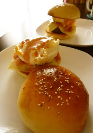 おうちで✿マッ○風✿チーズ月見バーガー-レシピのメイン写真