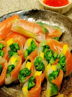 スモークサーモンと菜の花の生春巻き-レシピのメイン写真