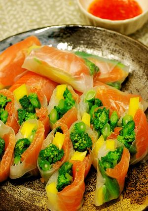 スモークサーモンと菜の花の生春巻き-レシピのメイン写真