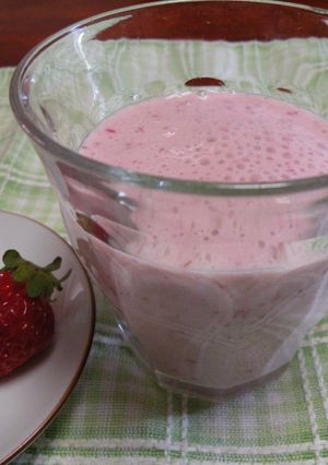 オリゴ糖と蜂蜜で☆【豆乳いちごシェイク】-レシピのメイン写真
