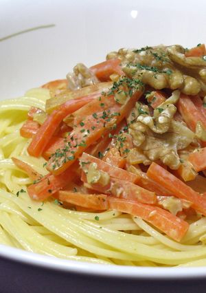 美肌に!人参とクルミのカレー風味パスタ-レシピのメイン写真