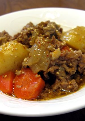肉じゃが✿ピリッとにんにく胡麻風味-レシピのメイン写真