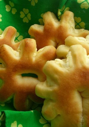クリームチーズとメープルのお花パン-レシピのメイン写真