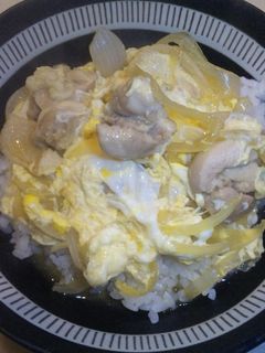 卵は半熟命!新玉で優しい甘さの親子丼♪-レシピのメイン写真
