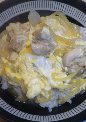 卵は半熟命!新玉で優しい甘さの親子丼♪-レシピのメイン写真