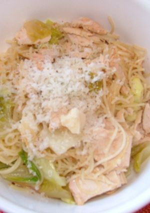 アメリカ　春キャベツと鮭のパスタ-レシピのメイン写真