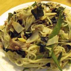 รูปของ 超簡単♪春一番筍とワカメの塩焼きそば