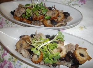 茹で黒豆と豚バラきのこの炒め物-レシピのメイン写真