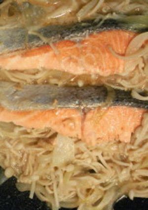 ★鮭とえのきと玉ねぎの味噌マヨ焼き★-レシピのメイン写真