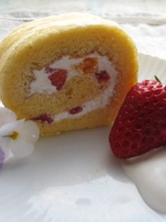 苺のふわふわロールケーキ-レシピのメイン写真
