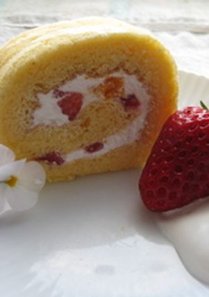 苺のふわふわロールケーキ-レシピのメイン写真