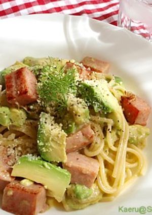 スパムとアボカドのカルボナーラ-レシピのメイン写真