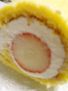 まるごといちごロールケーキ-レシピのメイン写真