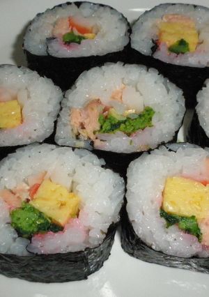 お花見に簡単太巻き&おにぎり-レシピのメイン写真
