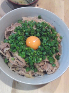 旦那さん大絶賛♪ネギ玉豚丼!-レシピのメイン写真