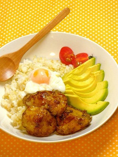 照り焼きチキンとアボカドDON温玉のっけ-レシピのメイン写真