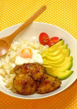 照り焼きチキンとアボカドDON温玉のっけ-レシピのメイン写真