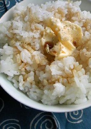 ご飯にバターと醤油だけ-レシピのメイン写真