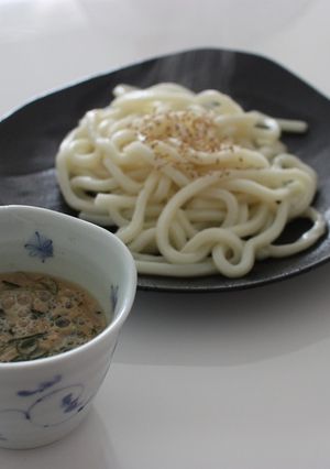 ゴマ納豆つけうどん♪-レシピのメイン写真