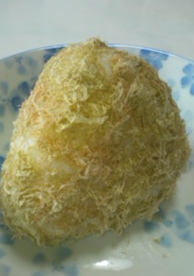 とろろ昆布と刻み梅の和風おにぎり✿-レシピのメイン写真