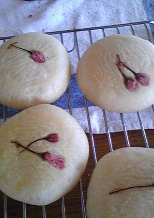 クリームチーズ入り桜フランスパン-レシピのメイン写真