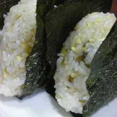 รูปของ しょうが＋とろろ昆布おにぎり♫