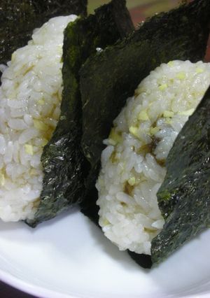 しょうが＋とろろ昆布おにぎり♫-レシピのメイン写真