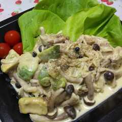 รูปของ 簡単！鶏肉とアボカドのきのこクリーム煮☆