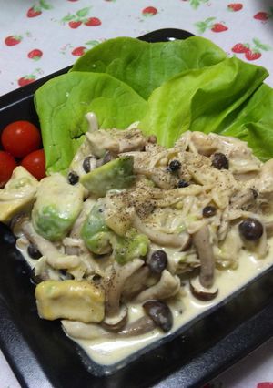 簡単！鶏肉とアボカドのきのこクリーム煮☆-レシピのメイン写真