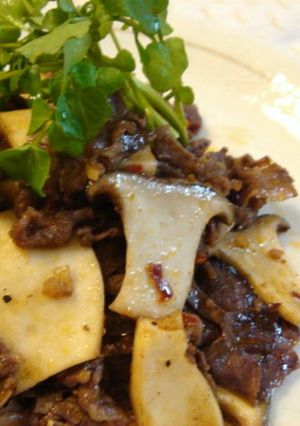 食べるラー油で牛肉とエリンギのピリ辛炒め-レシピのメイン写真
