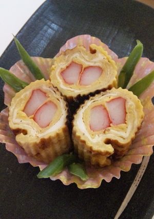 お弁当に♪ｶﾆｶﾏ卵焼きでお花飾り☆-レシピのメイン写真