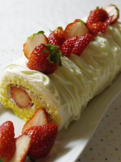 いちごた~っぷりロールケーキ-レシピのメイン写真