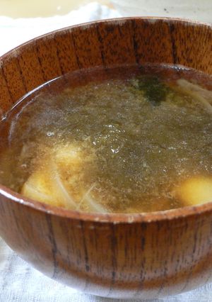 お味噌汁にとろろ昆布-レシピのメイン写真