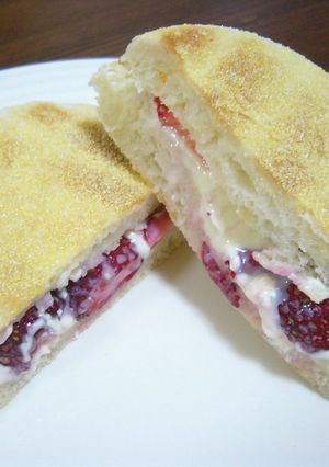 苺とクリームチーズのマフィンサンド-レシピのメイン写真