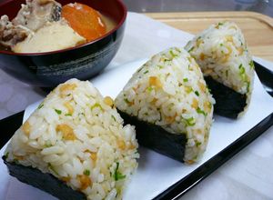 簡単お弁当・夜食に・天かすたぬきおにぎり-レシピのメイン写真