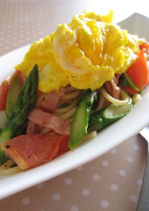 アスパラとトマトのふわふわ卵パスタ-レシピのメイン写真