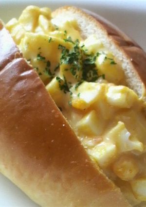 卵とロールパンでホットサンド！-レシピのメイン写真