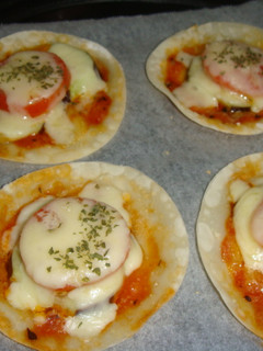 餃子の皮で作るクリスピーピザ-レシピのメイン写真