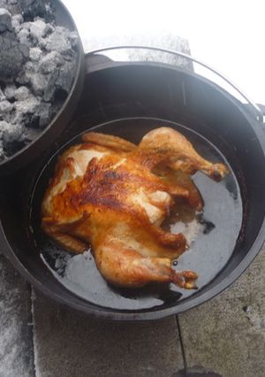 ダッチオーブンで鶏の半身揚げならぬ丸揚げ-レシピのメイン写真