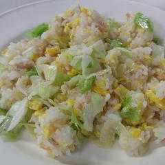 รูปของ ツナとレタスの春色チャーハン