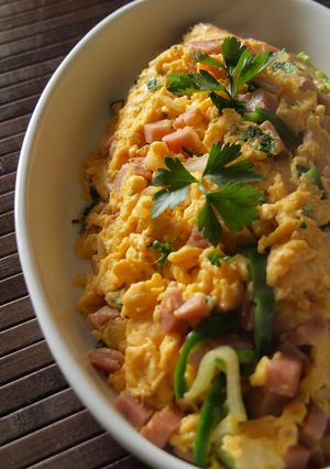 朝食にパセリが香るボローニャエッグソテー-レシピのメイン写真