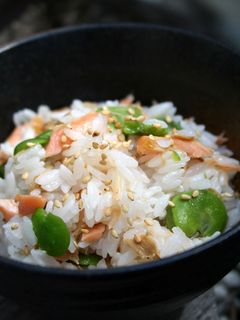 そら豆と焼鮭の混ぜご飯-レシピのメイン写真