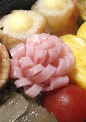 お弁当♬ 可愛いハムのお花♪-レシピのメイン写真