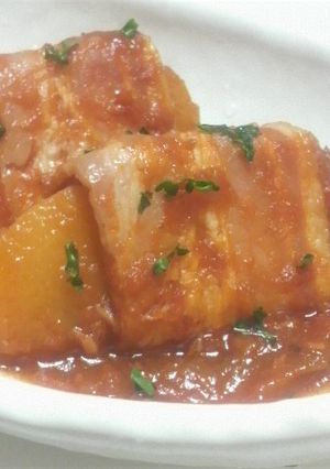 おかずになるりんごのベーコン巻きトマト煮-レシピのメイン写真