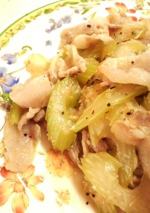 セロリと豚バラのネギ塩レモン炒め-レシピのメイン写真