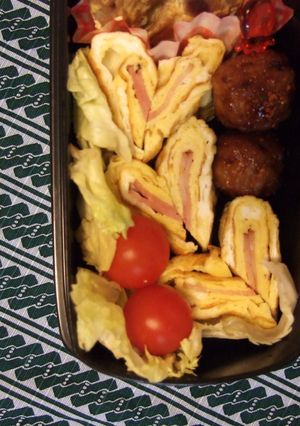 お弁当にほんのりピンクのハート卵焼き-レシピのメイン写真