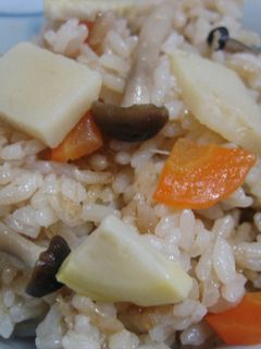 混ぜて炊くだけ!春のタケノコ混ぜご飯☆-レシピのメイン写真