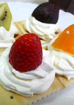 クリームチーズ&生クリームのカナッペ-レシピのメイン写真