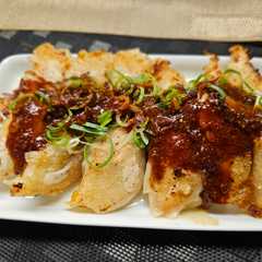 รูปของ ジューシー餃子のしびれ花椒塩＆特製マーラータン風